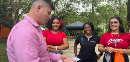 Cartas, poemas y canciones llenaron de afecto los pasillos de la Universidad Católica Luis Amigó en Apartadó